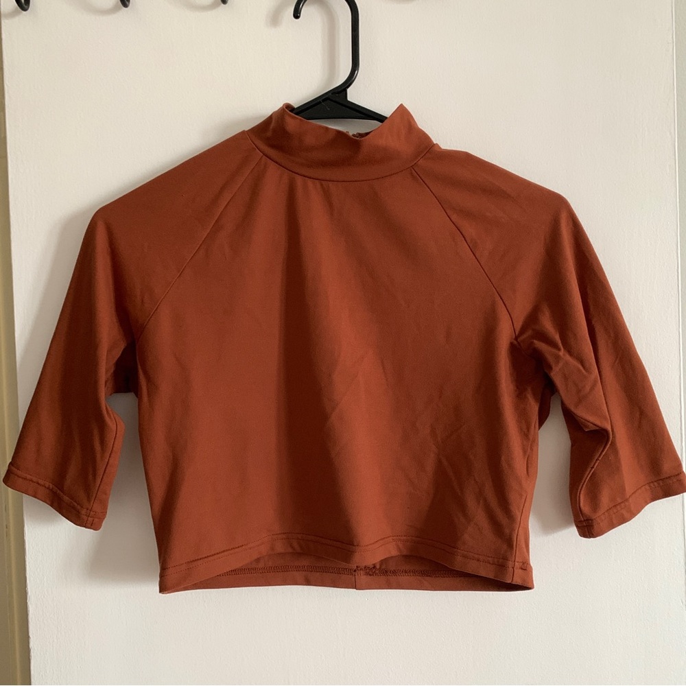 Women’s Burgundy crop top
